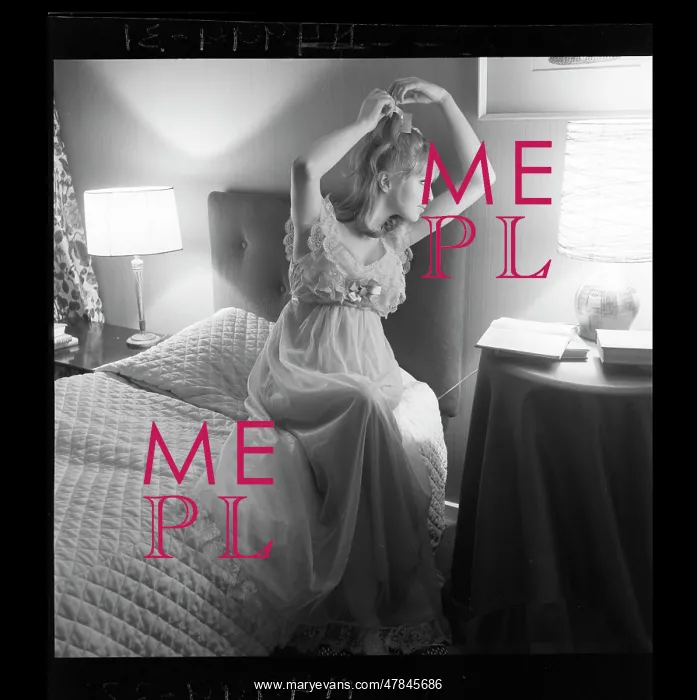 : Pattie Boyd - Nightdress shoot : Pattie Boyd - Nightdress shoot
