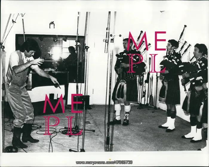 : Paul McCartney with bagpipers in recording studio : Paul McCartney with bagpipers in recording studio