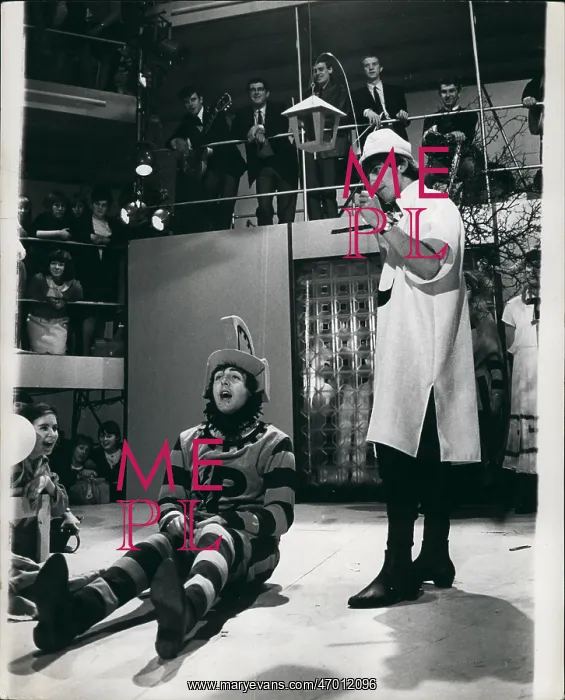 : Paul McCartney and George Harrison perform Shakespeare : Paul McCartney and George Harrison perform Shakespeare