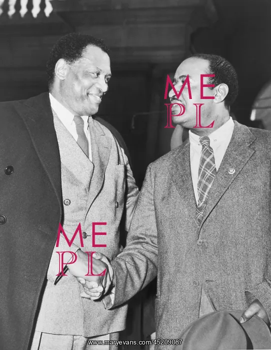 : Paul Robeson (1898-1976), shaking hands ? : Paul Robeson (1898-1976), shaking hands ?