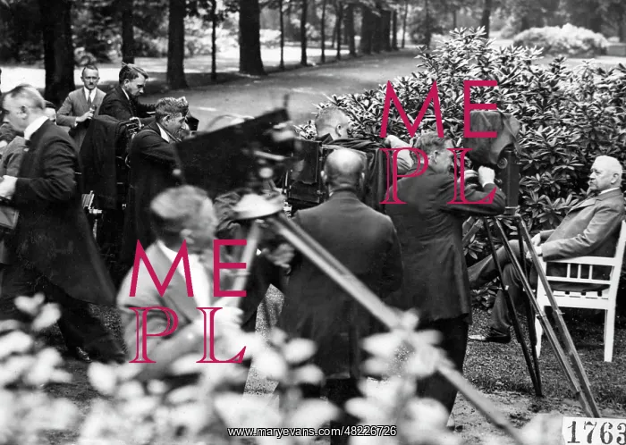 : Paul v. Hindenburg : Paul v. Hindenburg