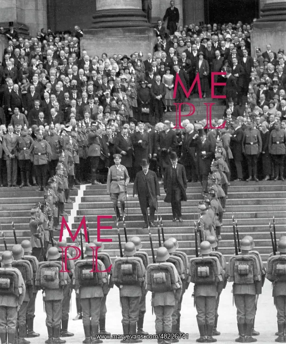 : Paul v. Hindenburg : Paul v. Hindenburg