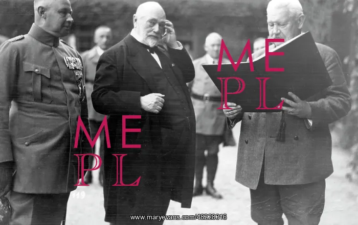 : Paul v. Hindenburg : Paul v. Hindenburg