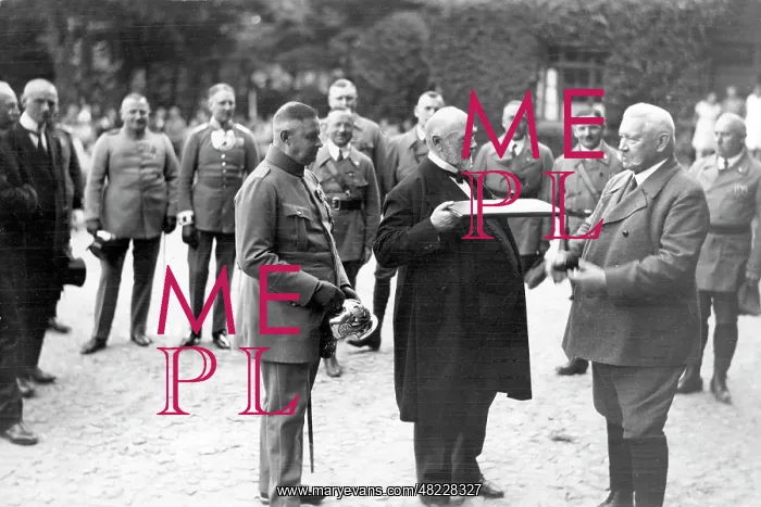 : Paul v. Hindenburg : Paul v. Hindenburg
