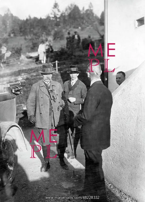 : Paul v. Hindenburg : Paul v. Hindenburg
