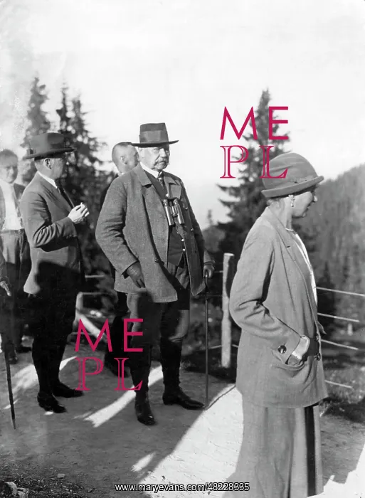 : Paul v. Hindenburg : Paul v. Hindenburg