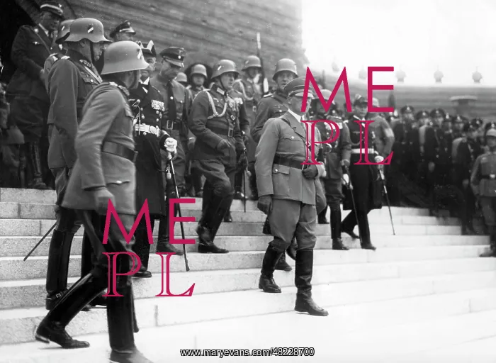 : Paul v. Hindenburg : Paul v. Hindenburg