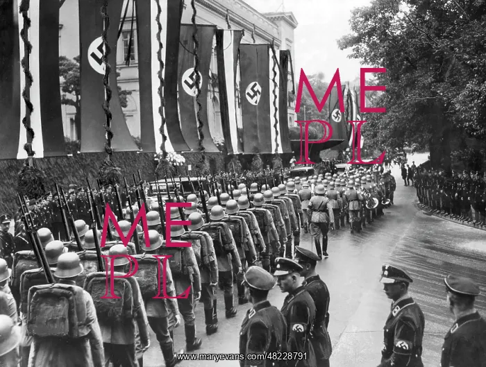 : Paul v. Hindenburg : Paul v. Hindenburg