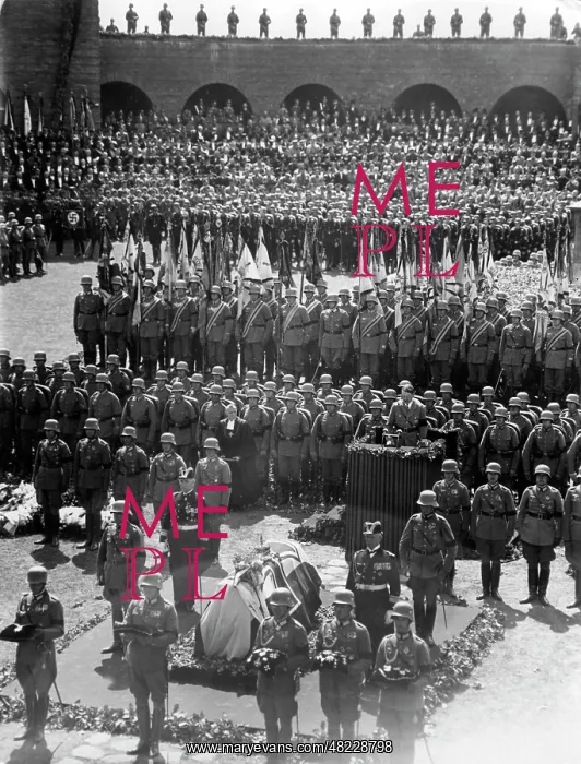 : Paul v. Hindenburg : Paul v. Hindenburg