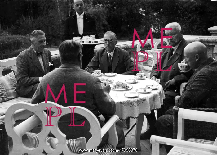 : Paul von Hindenburg and others : Paul von Hindenburg and others
