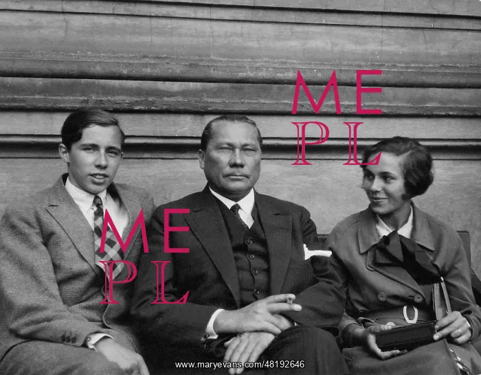 : Paul Wegener with his son and Charlotte Meyer, 1928 : Paul Wegener with his son and Charlotte Meyer, 1928