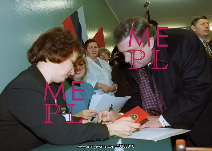 : Pavel Borodin voting, 1999 : Pavel Borodin voting, 1999