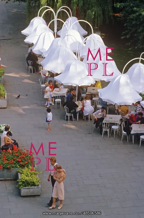 : Pavement cafe in Vilnius, 1985 : Pavement cafe in Vilnius, 1985