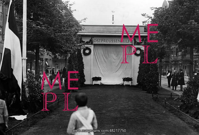: Pavillion with the Iron Door, 1915 : Pavillion with the Iron Door, 1915