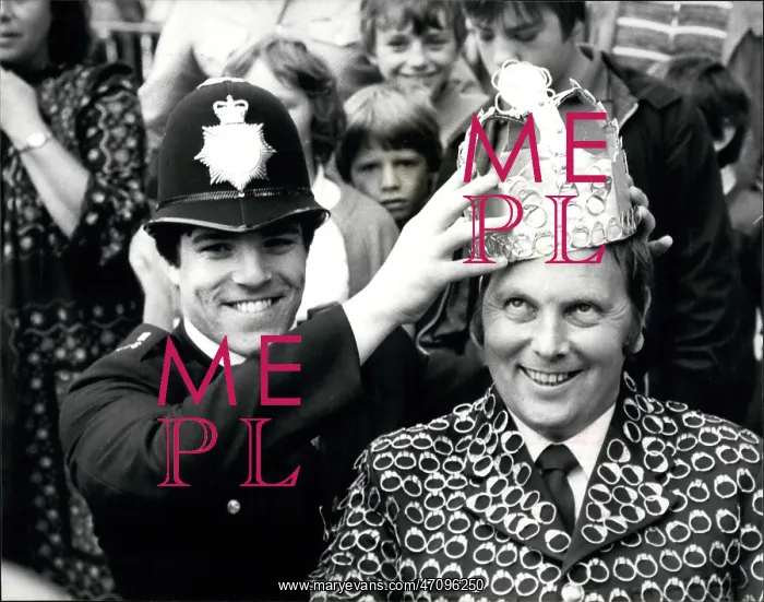 : PC Bill Netting crowned as Ring Pull King, London : PC Bill Netting crowned as Ring Pull King, London