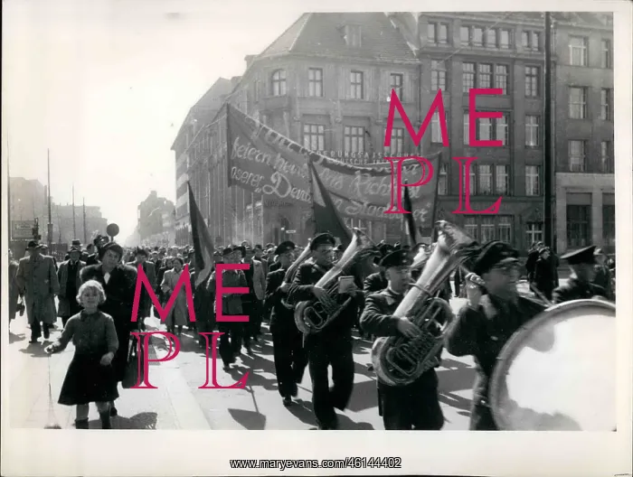 : Peace demonstration, former state opera, East Berlin : Peace demonstration, former state opera, East Berlin