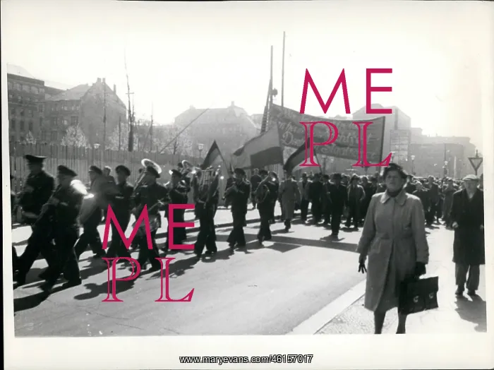 : Peace demonstration, former state opera, East Berlin : Peace demonstration, former state opera, East Berlin