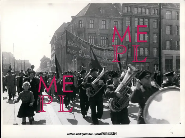 : Peace demonstration, former state opera, East Berlin : Peace demonstration, former state opera, East Berlin