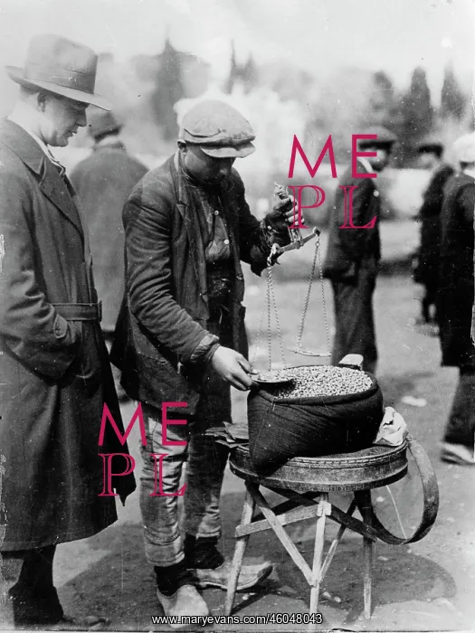  : Peanut vendor