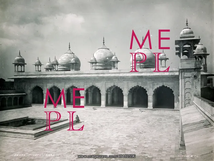  : The Pearl Mosque at Agra, India