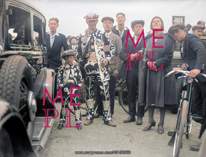 : Pearly King at the Derby : Pearly King at the Derby