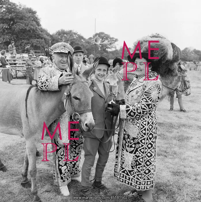 : Pearly King And Queen : Pearly King And Queen