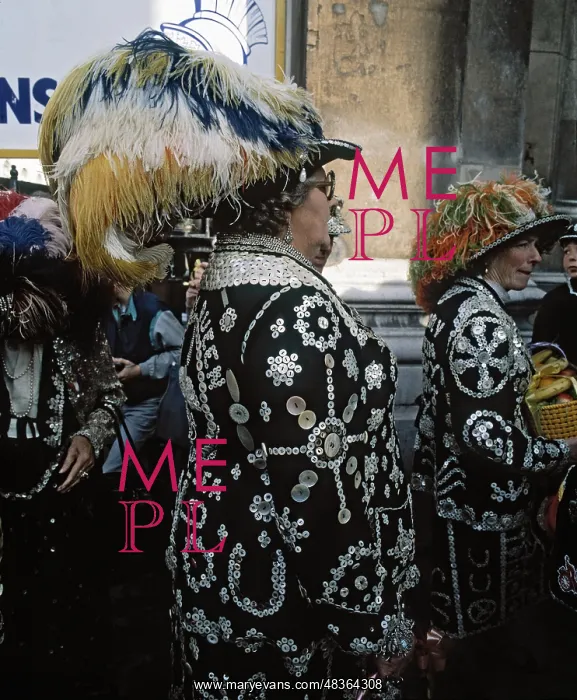  : Pearly Queens