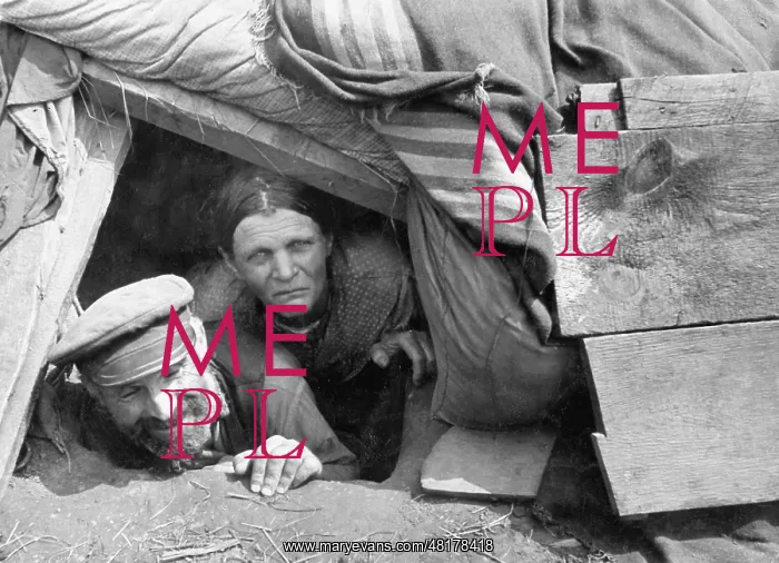 : Peasants in a shelter hole on the Eastern Front, 1941 : Peasants in a shelter hole on the Eastern Front, 1941