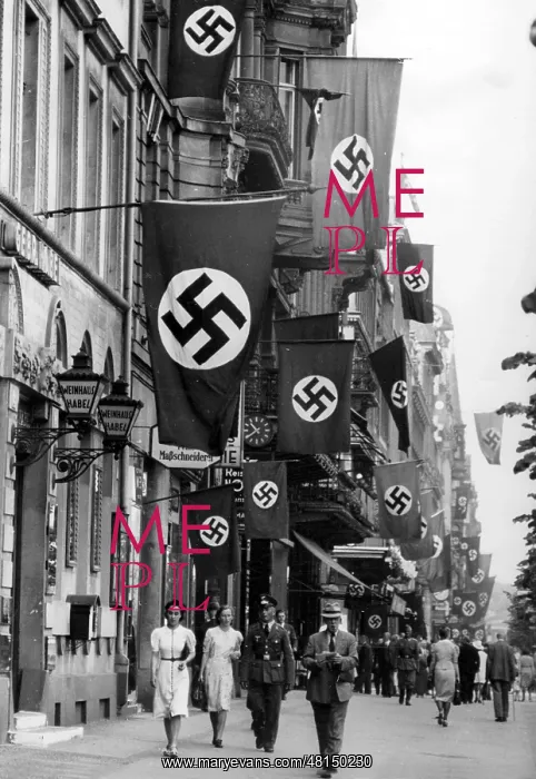 : Pedestrians in Berlin, which is decorated because of the vic : Pedestrians in Berlin, which is decorated because of the vic