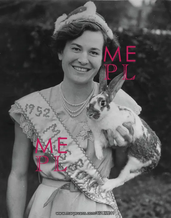 : Peggy Phillips, Bonfire Queen of Beeding and Bramber : Peggy Phillips, Bonfire Queen of Beeding and Bramber