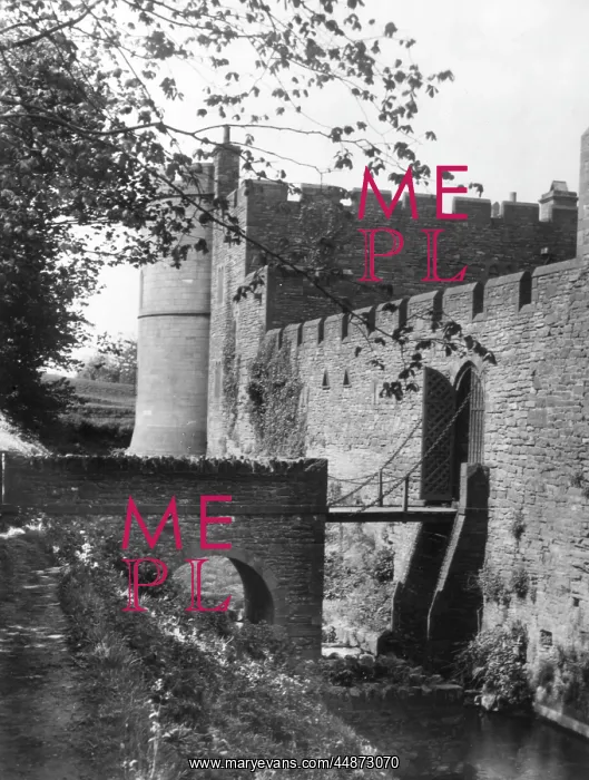  : PEMBRIDGE CASTLE