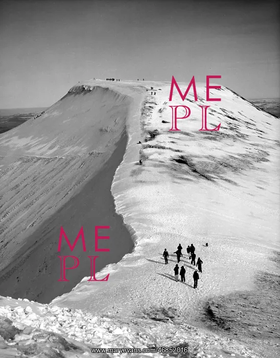 : PEN-Y-FAN. Brave (or foolhardy) climbers walking on snow-covered Pen-y- : PEN-Y-FAN. Brave (or foolhardy) climbers walking on snow-covered Pen-y-