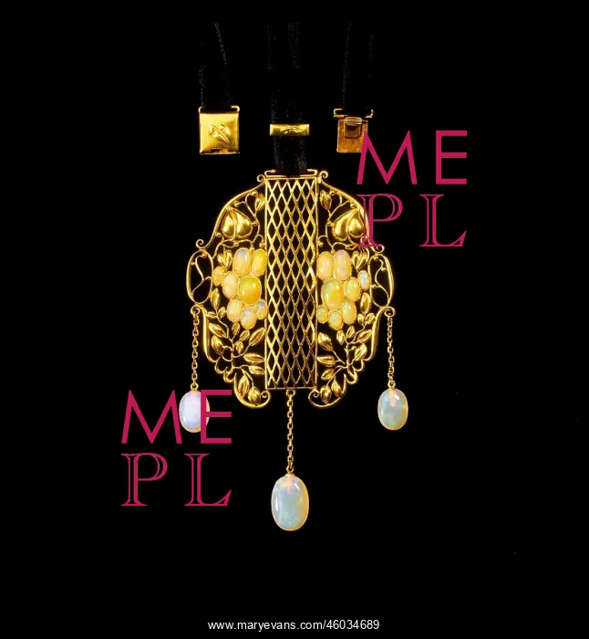 : Pendant. The picture shows a pendant made of gold : Pendant. The picture shows a pendant made of gold
