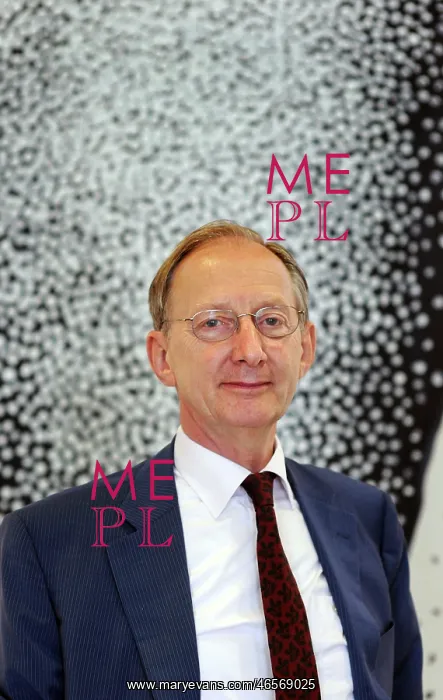 : PENDRY, John (1943). English theoretical physicist : PENDRY, John (1943). English theoretical physicist