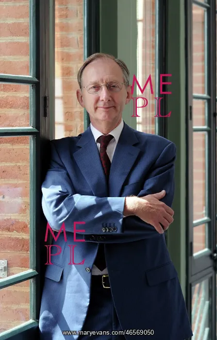 : PENDRY, John (1943). English theoretical physicist : PENDRY, John (1943). English theoretical physicist