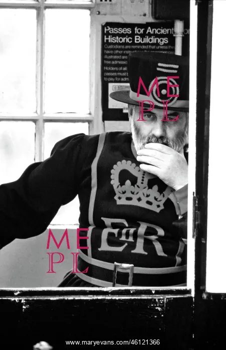 : Pensive Beefeater, Tower of London : Pensive Beefeater, Tower of London