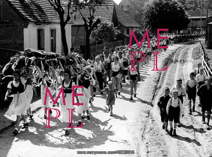 : Pentecostal camp of Jungmaedel at Templin, 1938 : Pentecostal camp of Jungmaedel at Templin, 1938