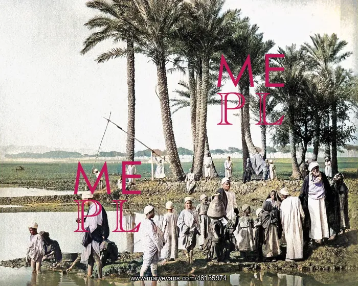 : People on the banks of the River Nile, Egypt : People on the banks of the River Nile, Egypt