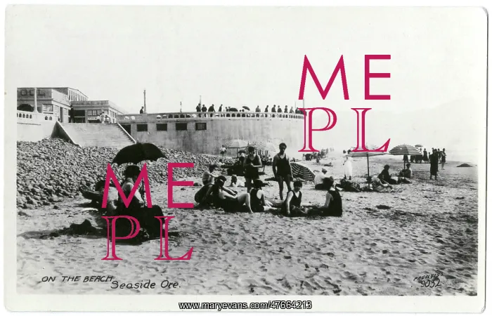  : People on the beach at Seaside, Oregon, USA