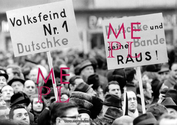 : People from Berlin demonstrate for peace and liberty : People from Berlin demonstrate for peace and liberty