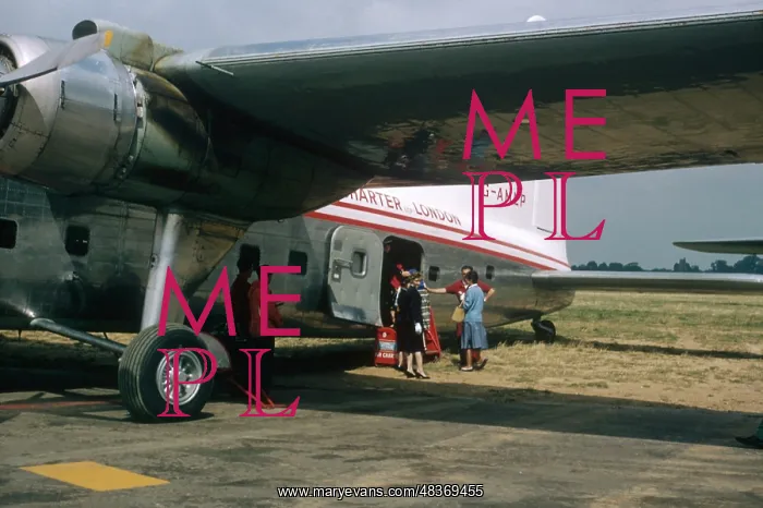 : People boarding a small aeroplane : People boarding a small aeroplane