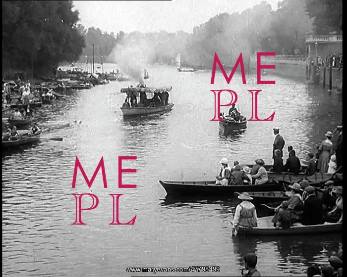 : People Boating At Boulter's Lock on the River : People Boating At Boulter's Lock on the River