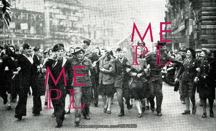 : People celebrating the end of WW2, London : People celebrating the end of WW2, London