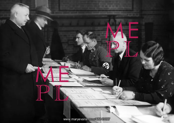 : People check the electoral rolls, 1933 : People check the electoral rolls, 1933