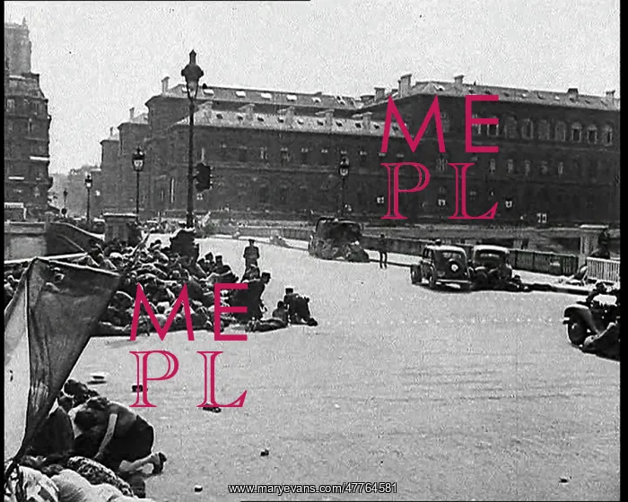 : People Ducking For Cover After Sniper Fire : People Ducking For Cover After Sniper Fire