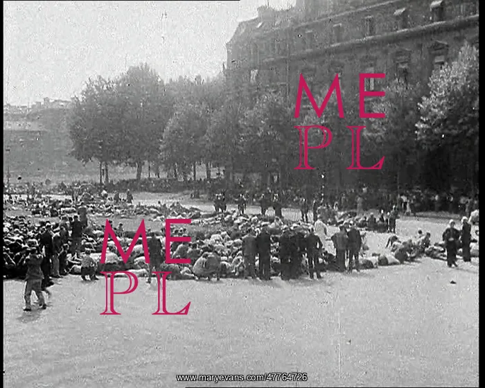 : People Ducking For Cover After Sniper Fire : People Ducking For Cover After Sniper Fire