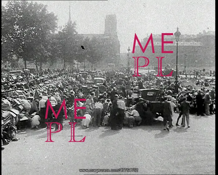 : People Ducking For Cover After Sniper Fire : People Ducking For Cover After Sniper Fire