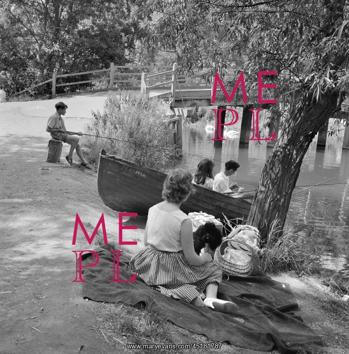 : People Fishing : People Fishing