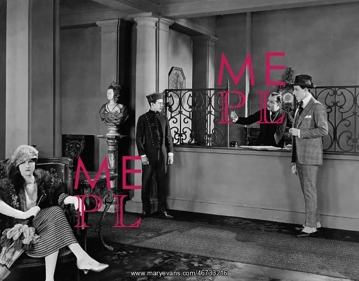 : People in hotel lobby : People in hotel lobby