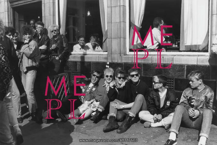 : People inside and outside a pub or cafe : People inside and outside a pub or cafe